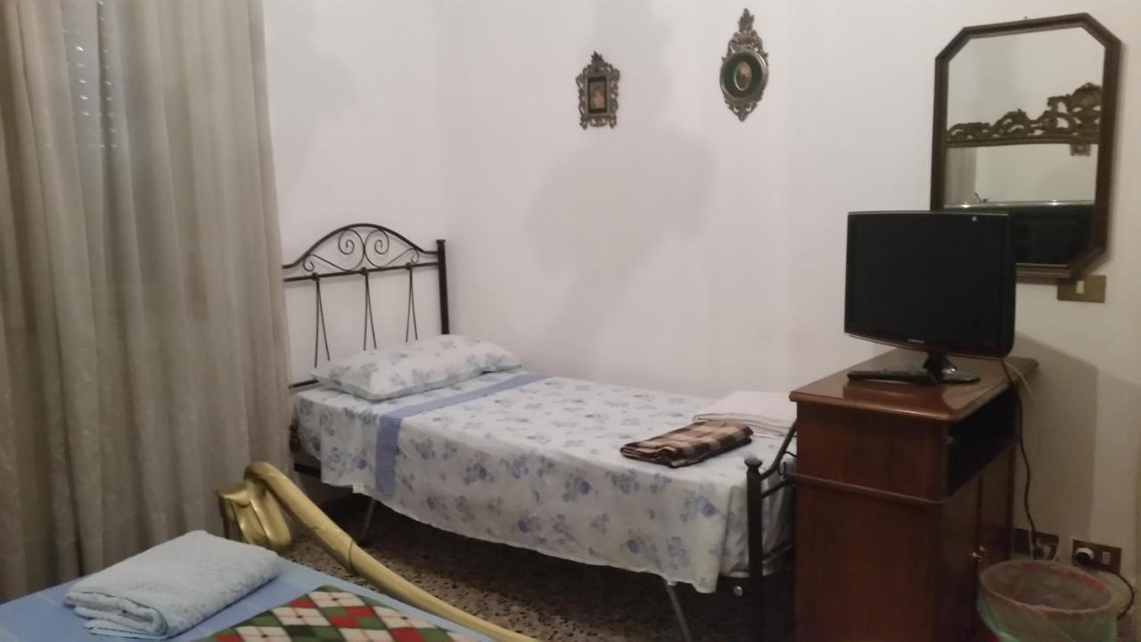 Bed and Breakfast Casa Gramsci Модена Экстерьер фото