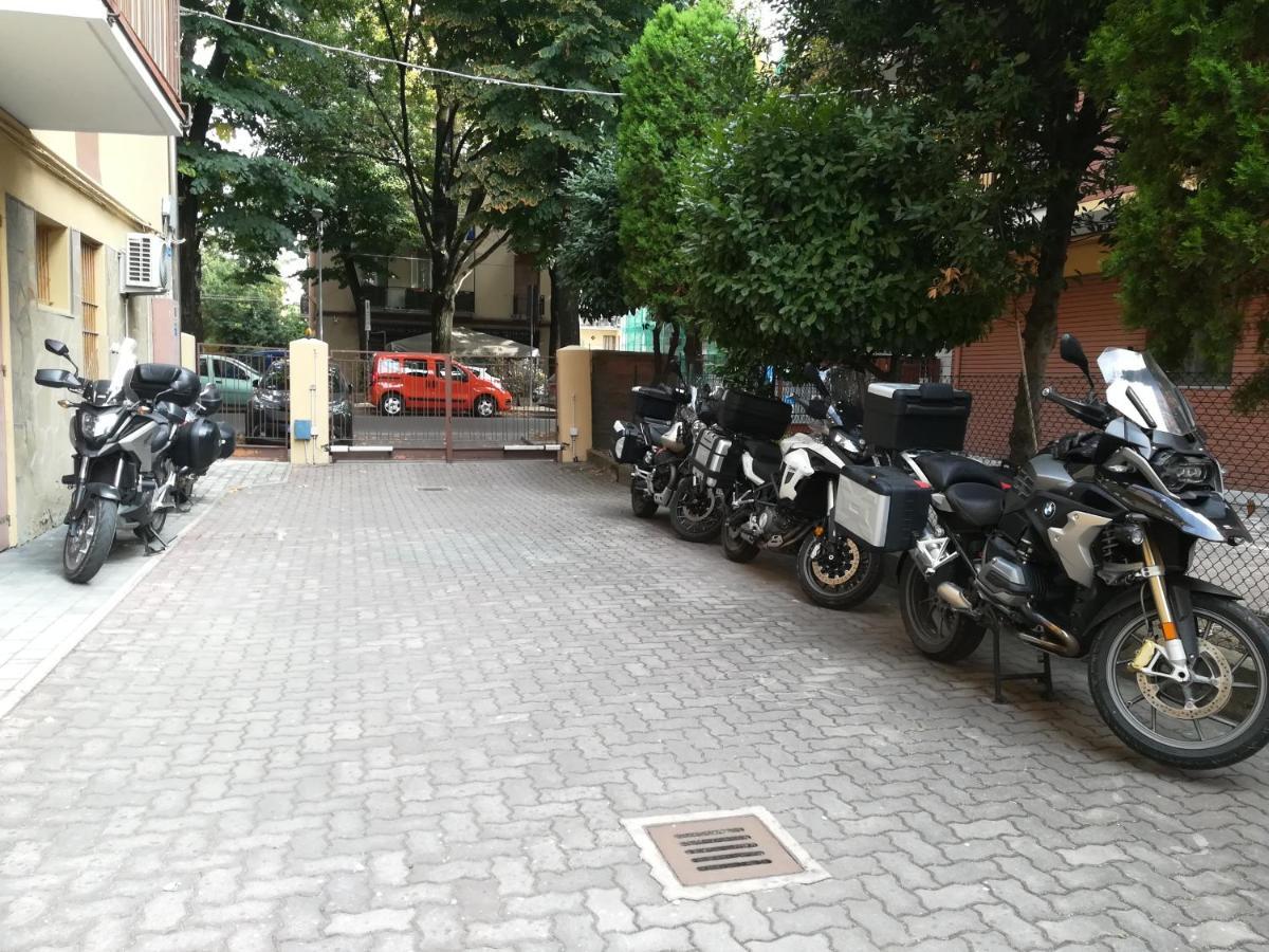 Bed and Breakfast Casa Gramsci Модена Экстерьер фото